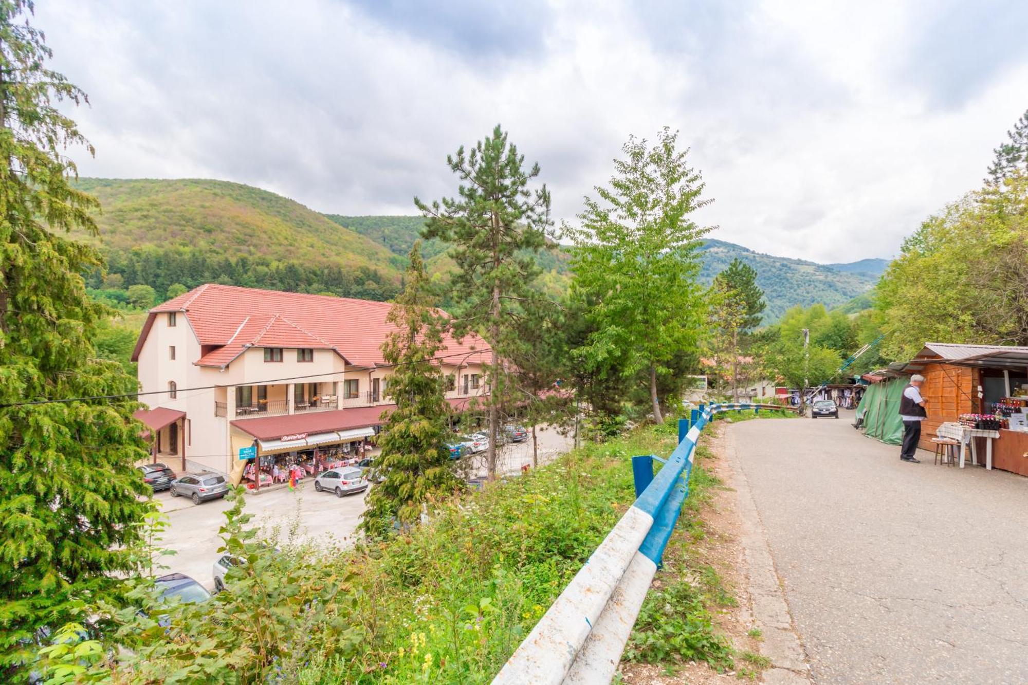 Pensiunea Popasul Ursilor Chiscau Exterior photo